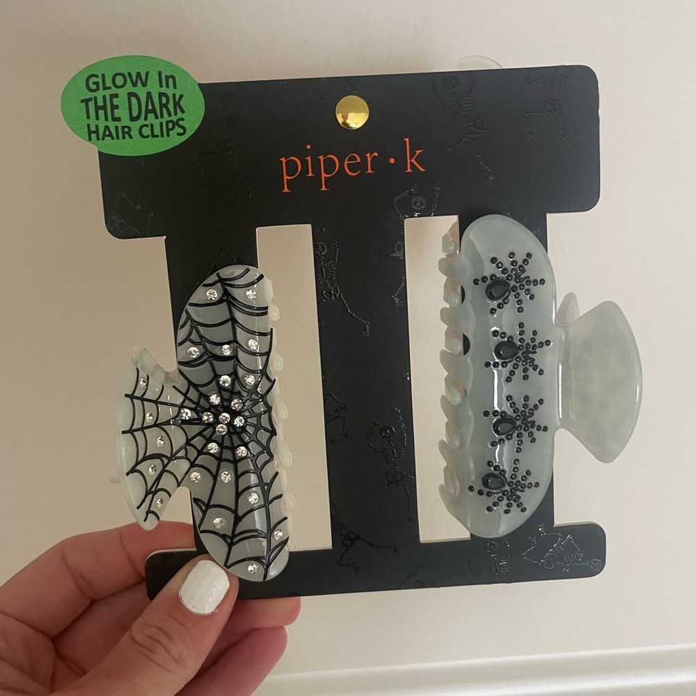 Piper K Set Of 2 Glow In The Dark Halloween Claw Hair Clips